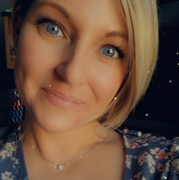 Meet your Posher, Julie - Picture 2 of 2